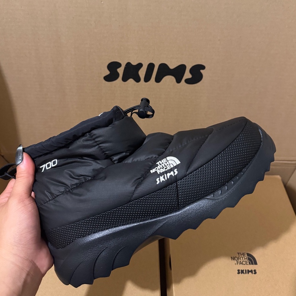 The North Face x Skims Traction Chukka Snow Boots M7 W9